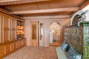 Interior - Apartment 'Il Feudo' with Mountain View, Balcony and Wi-Fi (Predazzo)