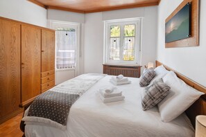 4 bedrooms, WiFi, bed sheets