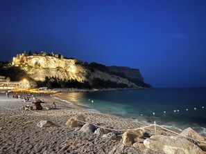 Sun-loungers - Villa with private garden and pool, parking, 5 min from beach and center (Cassis)