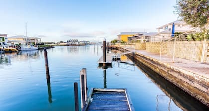Aqua Tides – Stylish Waterfront Escape in Busselton