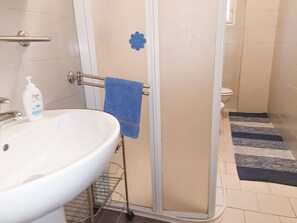 Hårtørrer, håndklæder, Sæbe, Toiletpapir