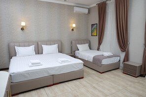 Family Room, Patio, City View | Free WiFi