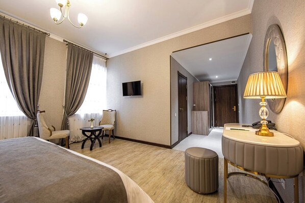 Double Room | Living area | 42-inch Smart TV with satellite channels