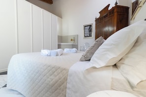 1 chambre, fer et planche à repasser, accès Internet, draps fournis