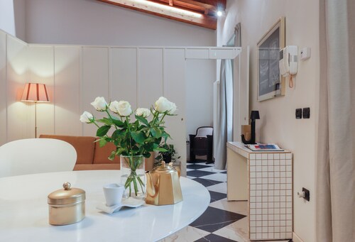 Loft design en plein centre-ville avec jacuzzi