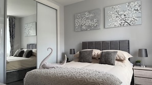 5 quartos, ferros/tábuas de passar roupa, Wi-Fi, roupa de cama