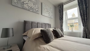 5 chambres, fer et planche à repasser, Wi-Fi, draps fournis