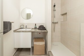 Bathroom - 3-bedroom apartment in charming Vienna (Wien)