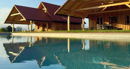 Stylish Wood Chalet with Heated Pool – Quiet Location, Forest & Meadows, Styria