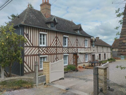 Bed and breakfast in the Normandy countryside near beaches, stud farms and castles.