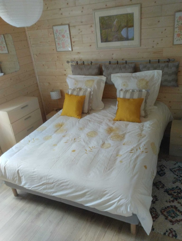 1 bedroom, desk, iron/ironing board, free WiFi