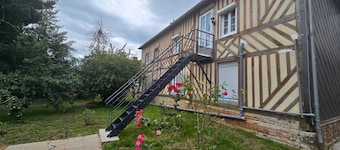 Bed and breakfast in the Normandy countryside near beaches, stud farms and castles.