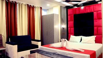 Deluxe Double Room, Balcony, City View | In-room safe, soundproofing, free WiFi, bed sheets