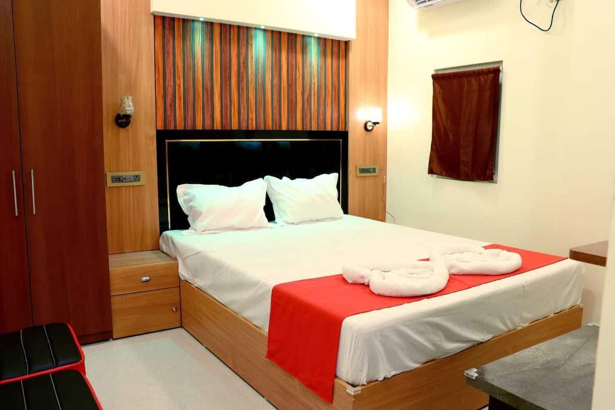 Economy Double Room | In-room safe, soundproofing, free WiFi, bed sheets