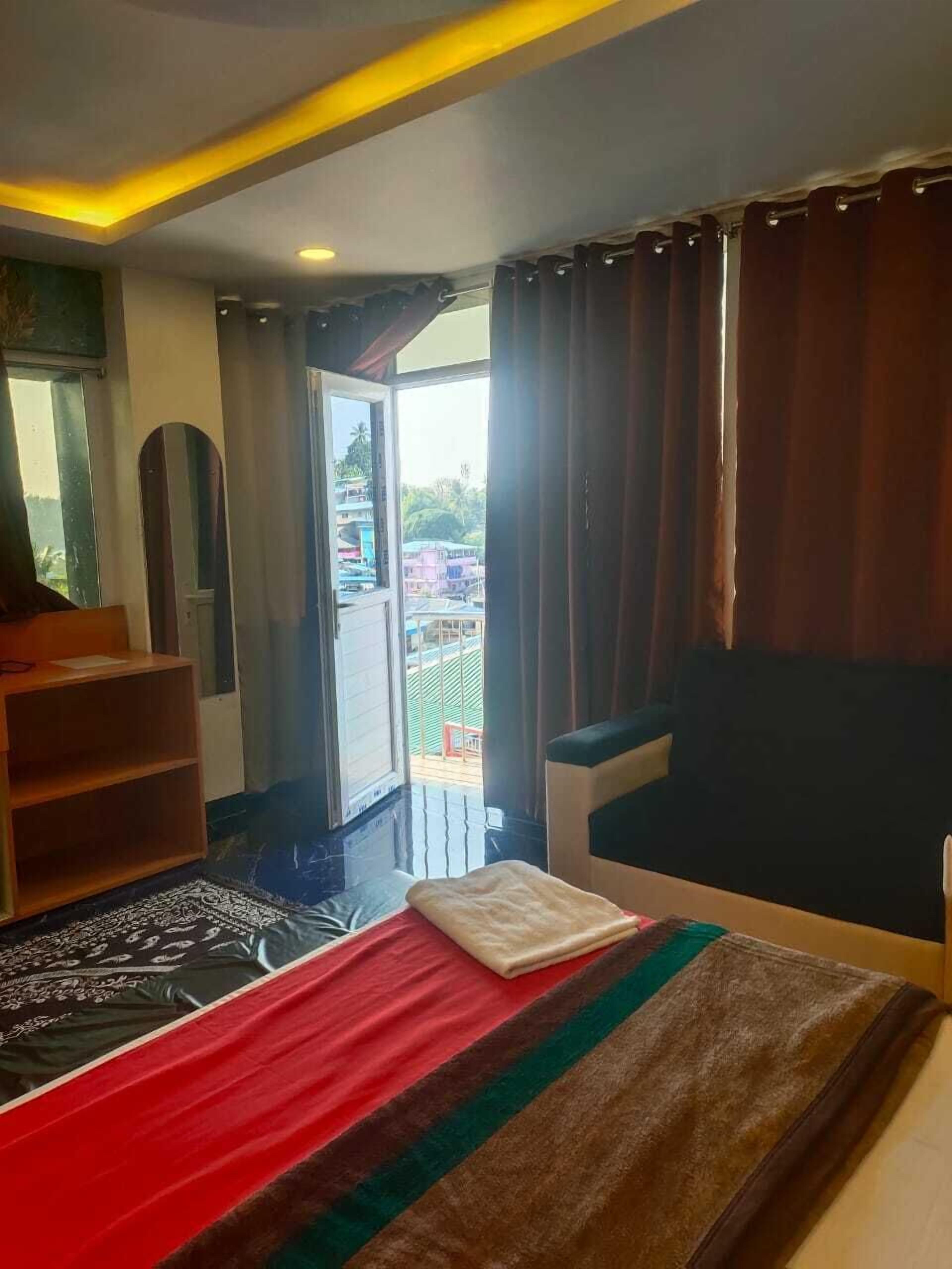 豪華雙人房, 露台, 城市景 | 房內夾萬、隔音、免費 Wi-Fi、床單