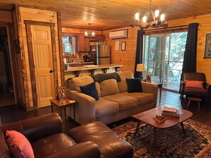 Älytelevisio, takka, DVD-soitin, kirjoja