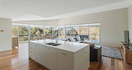 Casa Indigo Modern Bushland Retreat by the Sea