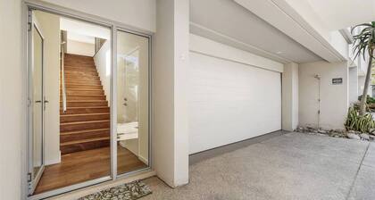 Casa Indigo Modern Bushland Retreat by the Sea