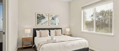 3 bedrooms, iron/ironing board, WiFi, bed sheets