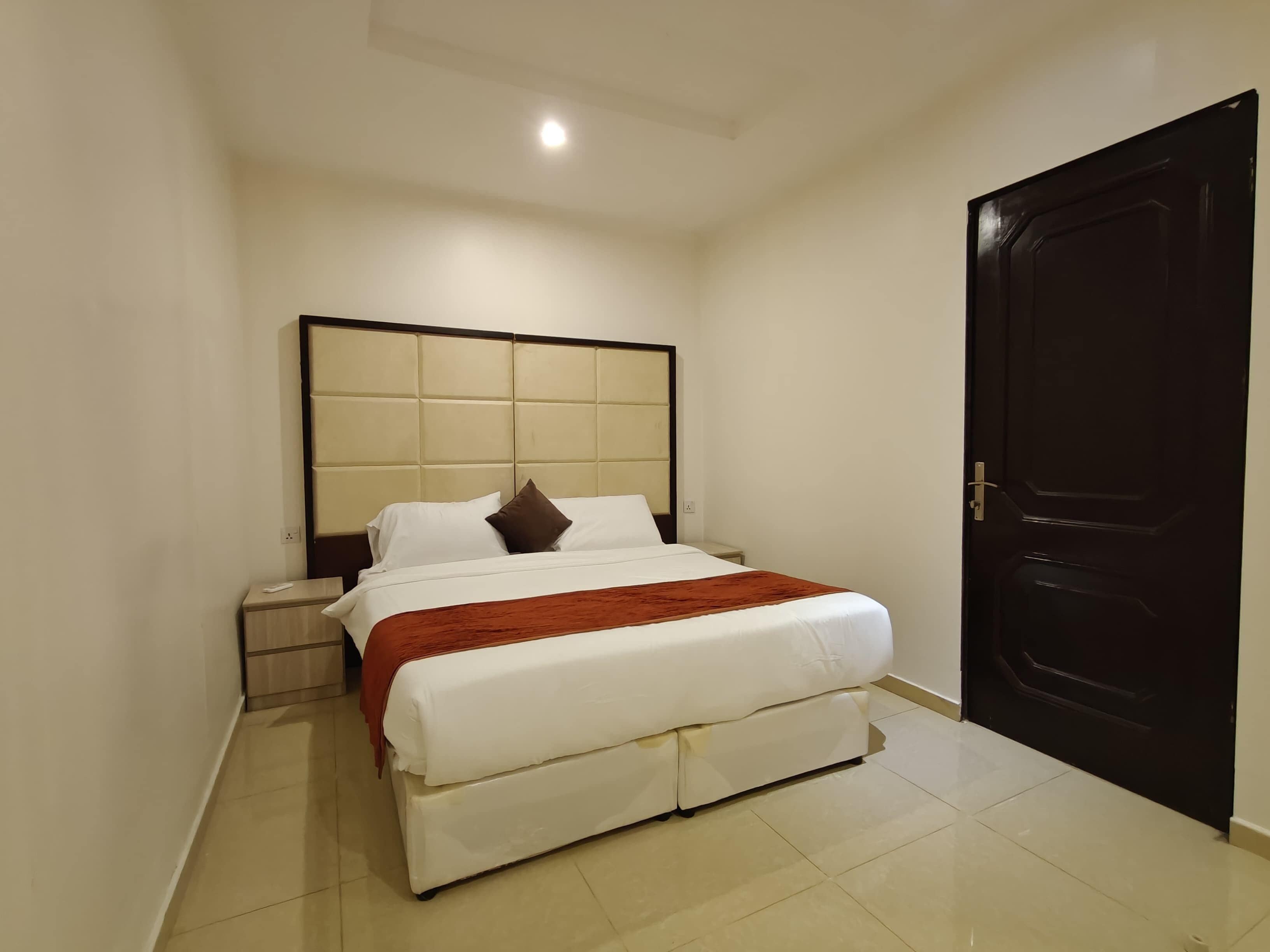 Double or Twin Room | In-room safe, iron/ironing board, free WiFi
