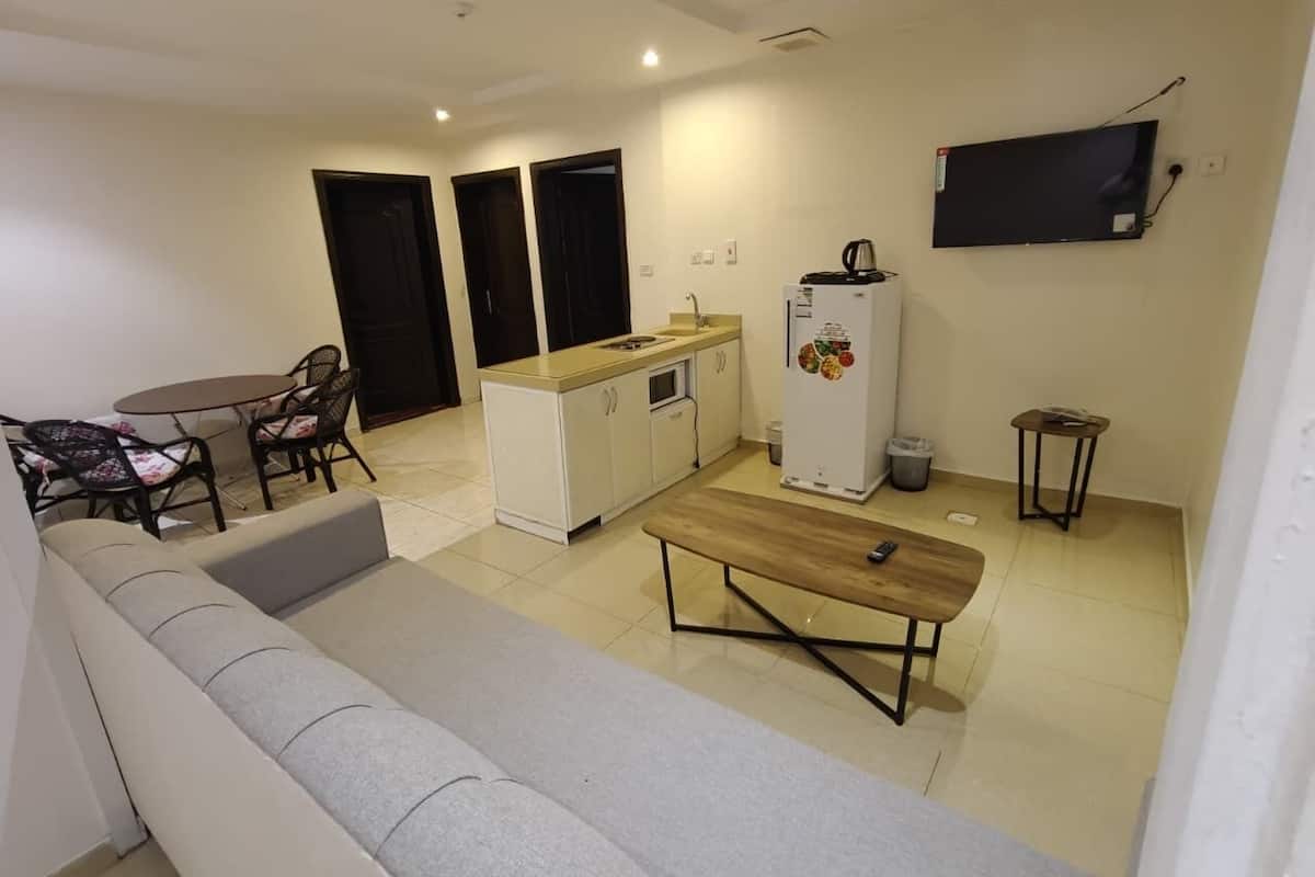 Junior Suite | Private kitchen | Mini-fridge, eco-friendly cleaning products