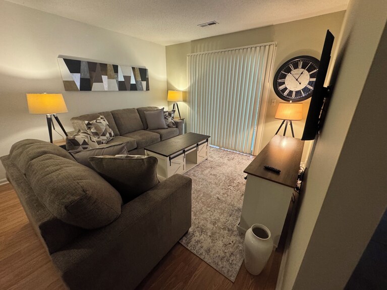 Charming 2-bedroom Condo In Tranquil Wilmington For 30+ Day Stays - Wilmington, NC