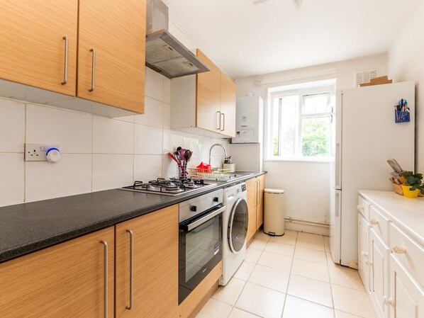 Kühlschrank, Mikrowelle, Ofen, Toaster