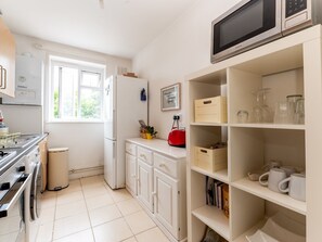 Kühlschrank, Mikrowelle, Ofen, Toaster