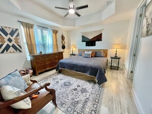 2 habitaciones, tabla de planchar con plancha y cuna de viaje 