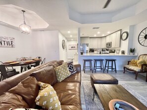 TV connectée, jeux vidéo, lecteur de DVD, livres