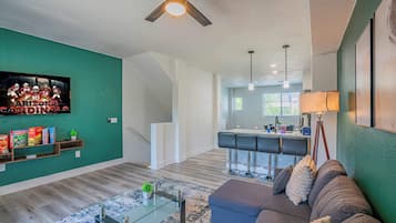 テレビ、書斎 / ワークスペース