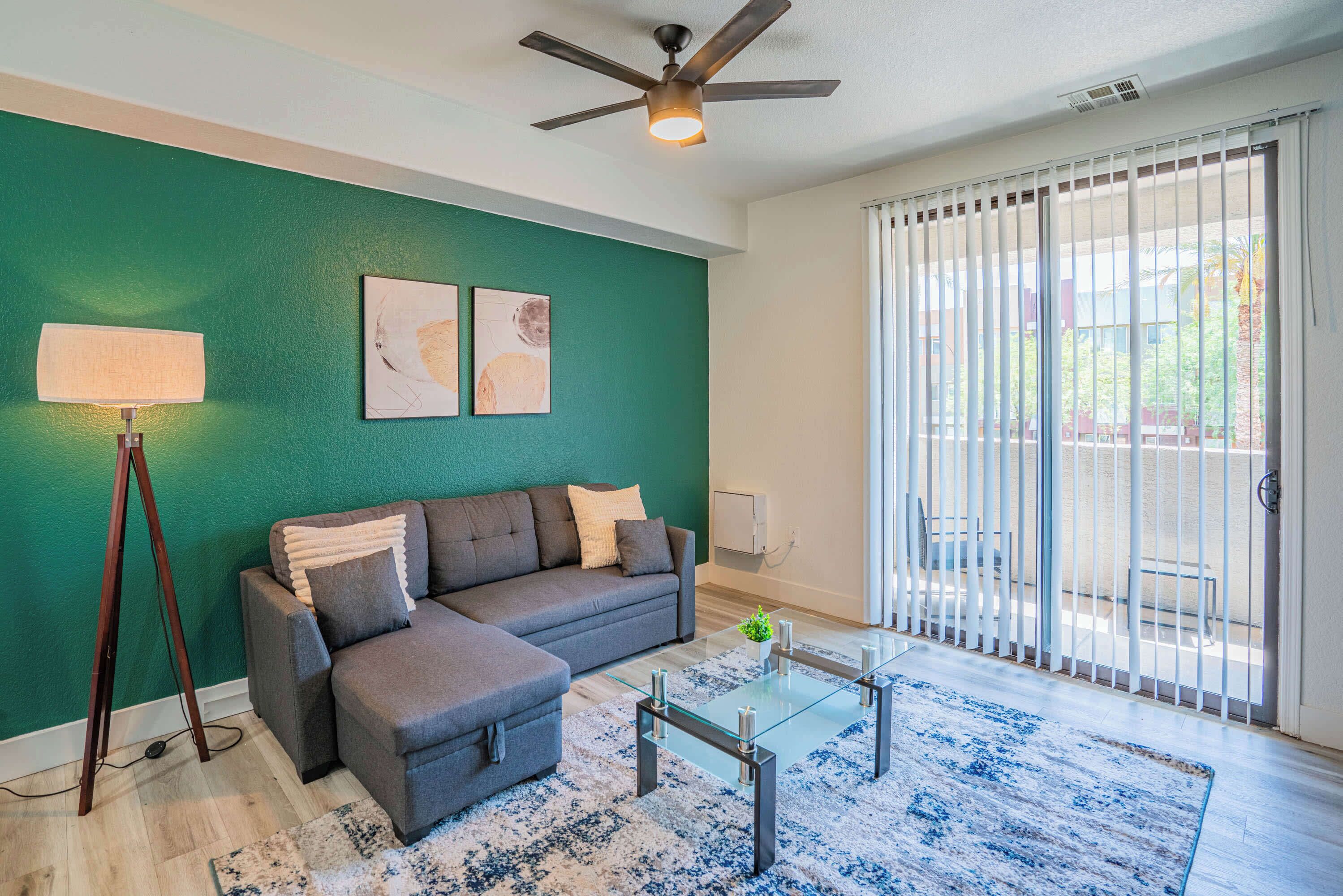 Chic Modern Stay, Pool, W/d, Gym, Walk To Westgate - Glendale, AZ
