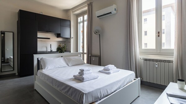 Iron/ironing board, free WiFi, bed sheets