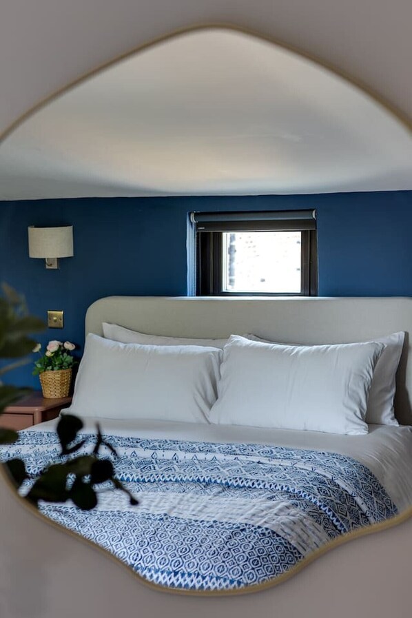 Desk, iron/ironing board, travel crib, WiFi