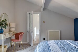 Desk, iron/ironing board, travel cot, WiFi