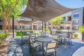 Outdoor dining - Clean Westgate | Pool, Gym W/D Hot Tub Parking (Glendale)