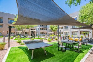 Outdoor dining - Clean Westgate | Pool, Gym W/D Hot Tub Parking (Glendale)