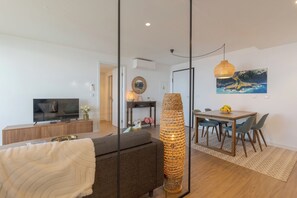 Appartement, balcon, vue sur l’océan | Aire de séjour