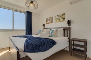 Appartement, balkon, uitzicht op zee | Een strijkplank/strijkijzer, gratis wifi
