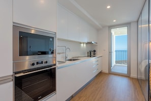 Apartment, Balcony, Ocean View | Private kitchen