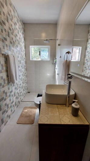 Villa, 2 Bedrooms, Accessible, Private Pool | Bilik Mandi