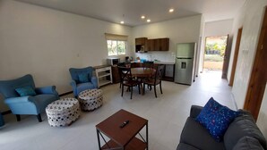 Villa, 2 soverom, tilgjengelighetstilpasset, privat basseng | Oppholdsrom