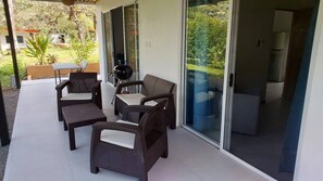 Vila, 2 quartos, acessível, piscina particular | Terraço/pátio