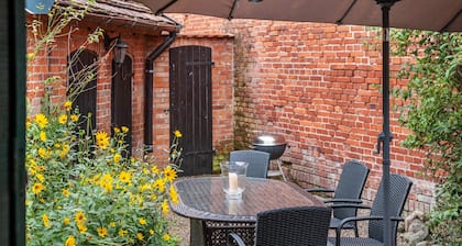 Holiday Home 'Altes Nachtwächterhaus' with Private Terrace and Wi-Fi