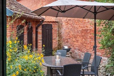 Holiday Home 'Altes Nachtwächterhaus' with Courtyard and Wi-Fi