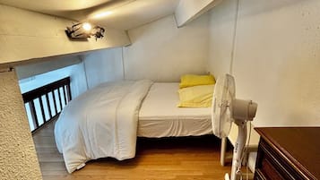 2 bedrooms, iron/ironing board, WiFi