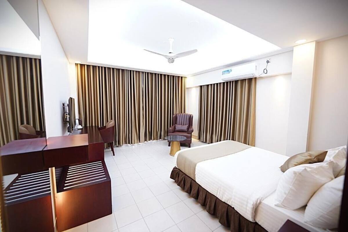 Laptop workspace, soundproofing, iron/ironing board, free WiFi