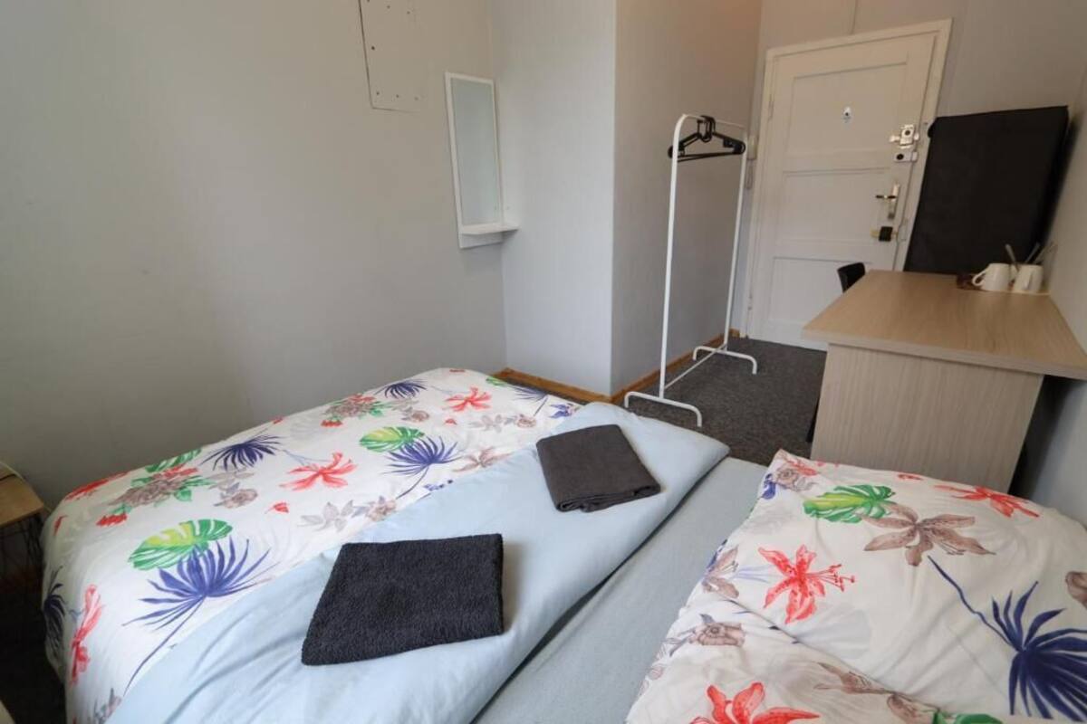 Basic Room | Desk, laptop workspace, iron/ironing board, free WiFi