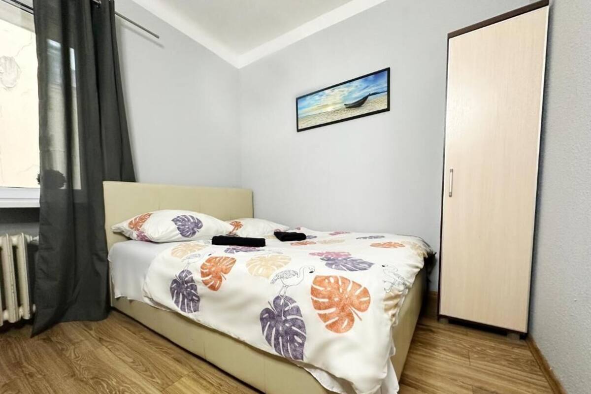 Basic Room | Desk, laptop workspace, iron/ironing board, free WiFi