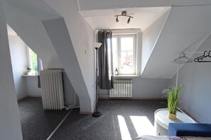 Basic Room | Desk, laptop workspace, iron/ironing board, free WiFi - Fantastic Inn Warsaw - NS54 (Warsaw)